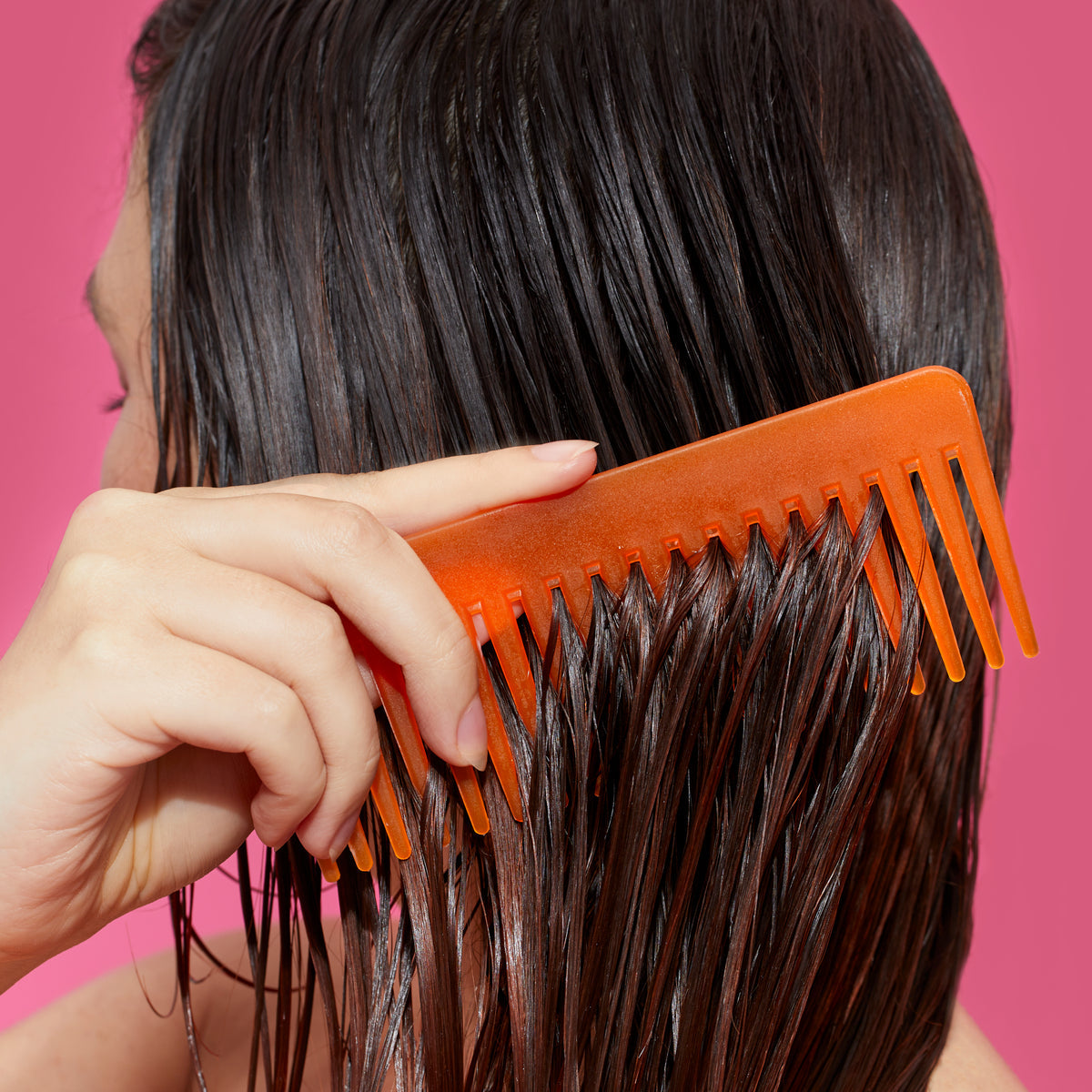 Amika The Wizard detangling primer